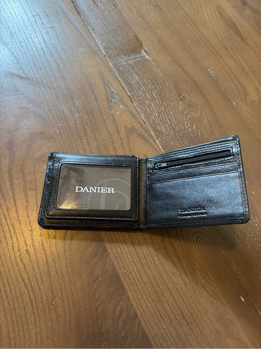 Danier Black Leather Men's Bifold Wallet with ID Window